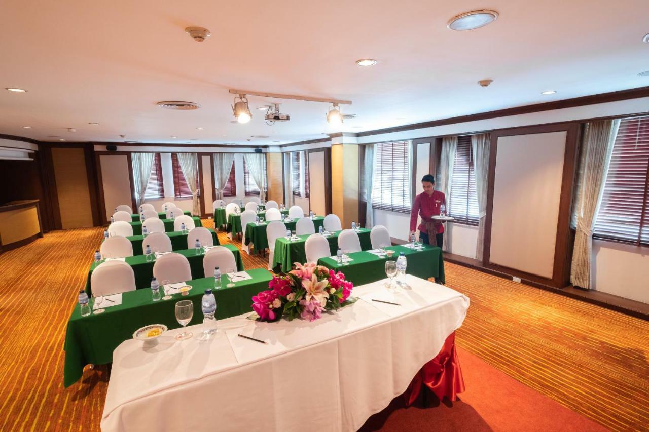 Zenith Sukhumvit Hotel Bangkok Exterior photo